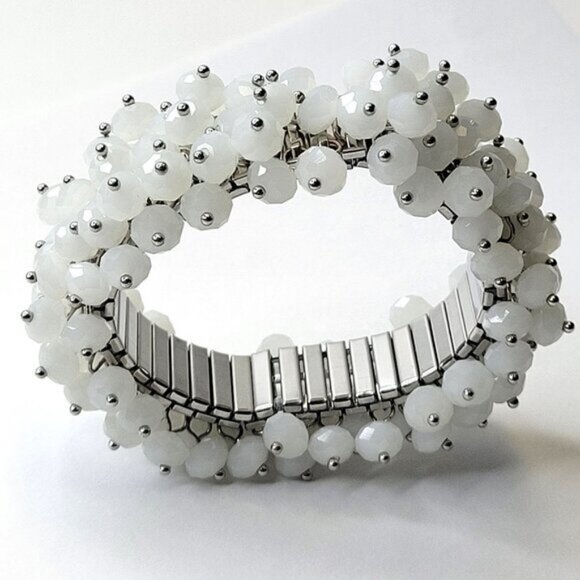 Vintage Milk Glass Stretch Bracelet - Picture 1 of 11